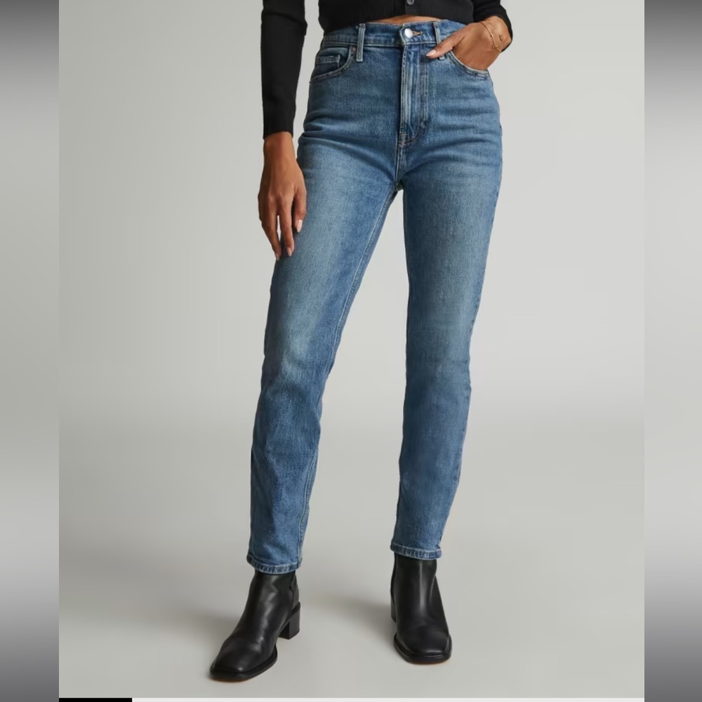 Everlane Cheeky Jeans in Mid-blue